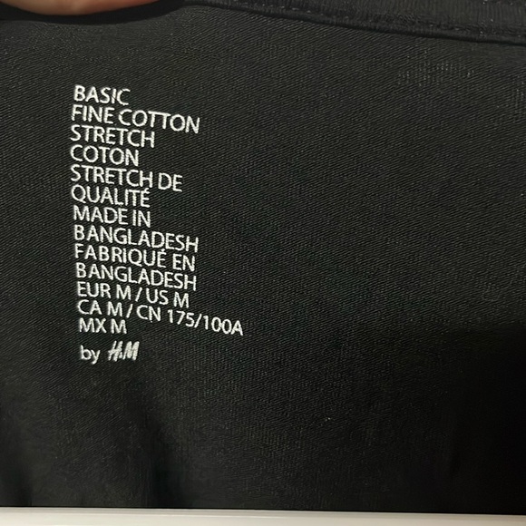 H&M Basic Fine Cotton Stretch Men’s V-Neck Black T-Shirt Size Medium NWOT $ - Picture 4 of 7
